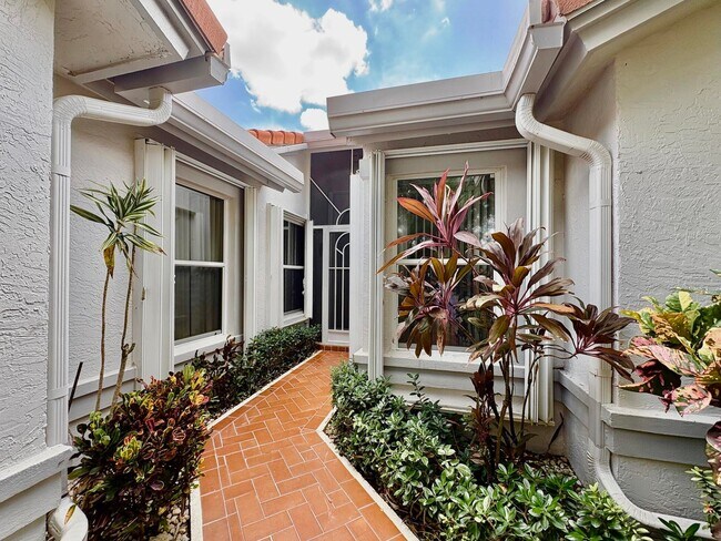 Building Photo - 7702 Majestic Palm Dr