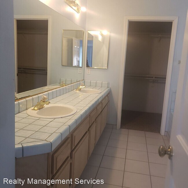 Building Photo - 5 br, 2.5 bath House - 3805 Leyburn