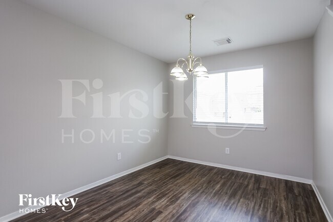 Foto del edificio - 1523 Nichole Woods Dr