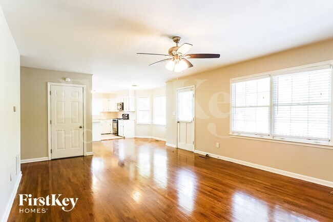 Foto del edificio - 2204 Lynncrest Ln