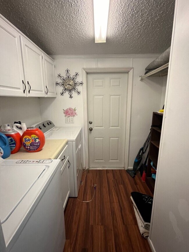 Building Photo - 3/2 Furnished home 13 mins from WEC