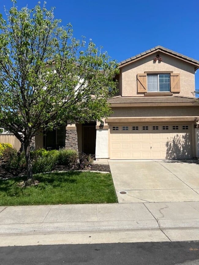 Building Photo - Beautiful 5 Bedroom Home in Crocker Ranch ...