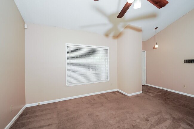 Building Photo - 2301 Loch Lomond Ln