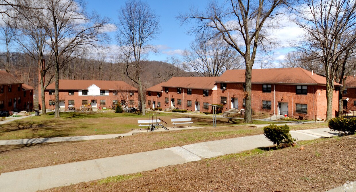 696 Highland Ave, Peekskill, NY 10566 Apartments in Peekskill, NY
