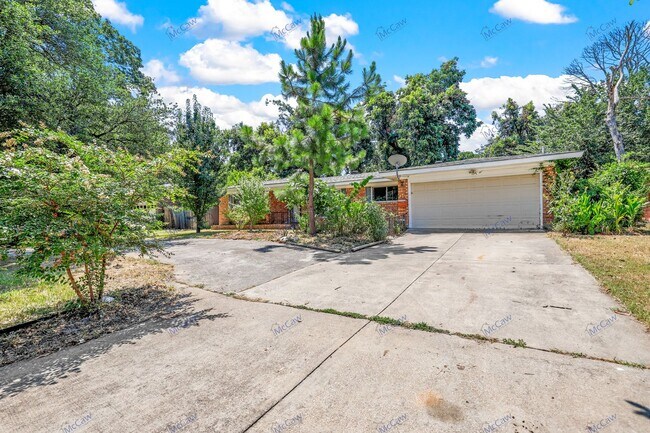 Building Photo - Timeless meets Modern 3/2 Meadowbrook!