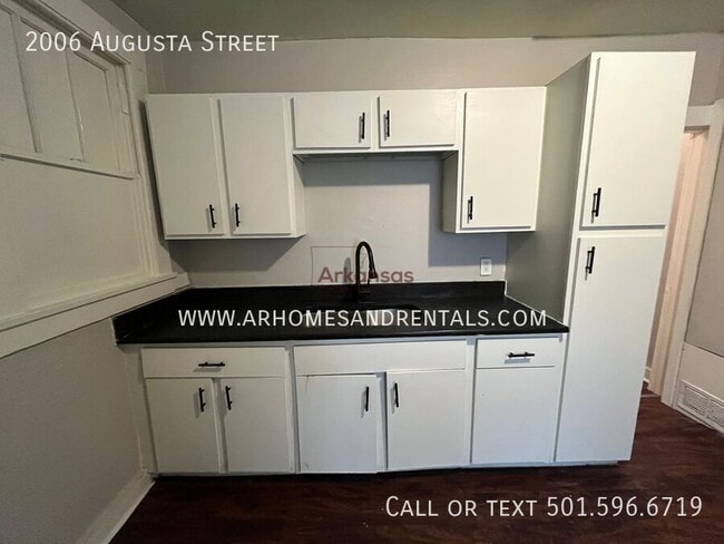 Building Photo - 2006 Augusta St