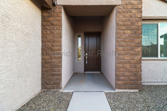 Foto del edificio - 16949 W Evergreen Rd
