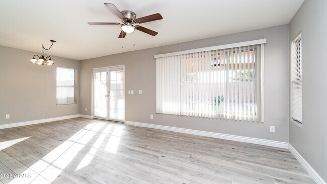 Foto del edificio - 17220 N 40th Pl