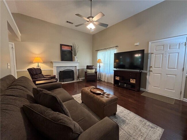 Foto del edificio - 226 Mountain Brook Cir