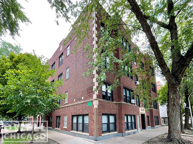 Foto del edificio - 2039 W Wellington Ave