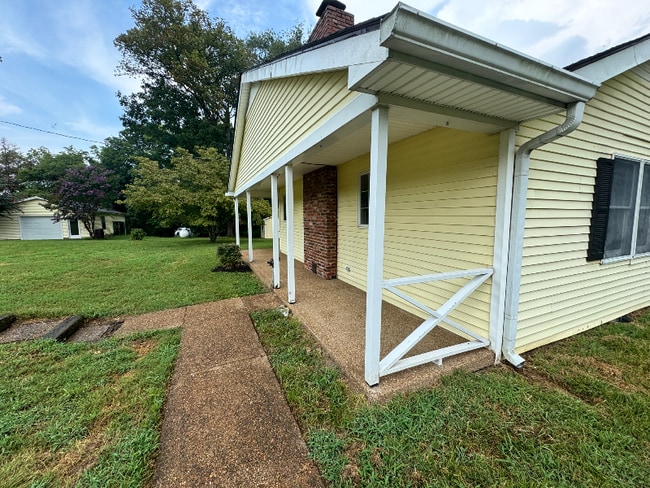 Building Photo - 432 Menees Ln