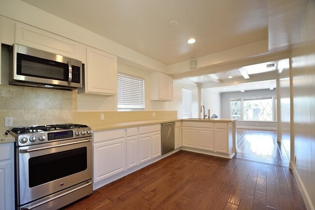 Foto del edificio - 3 Bedroom 2 bath Home, 2 Car garage, Air Conditioned