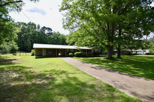 Building Photo - Great Home with Huge Fenced Yard
