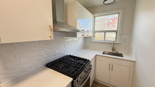 Photo du bâtiment - 6921 Barker St