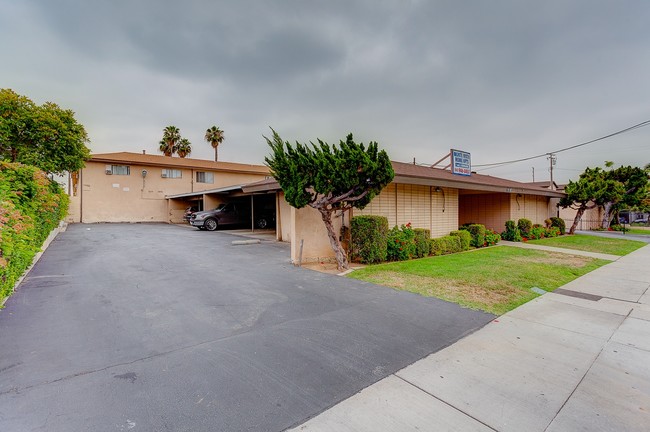 Building Photo - Monte Vista Home Apartments