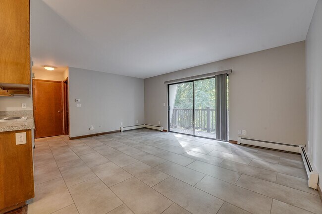 Building Photo - Locust312 (CW-KS)