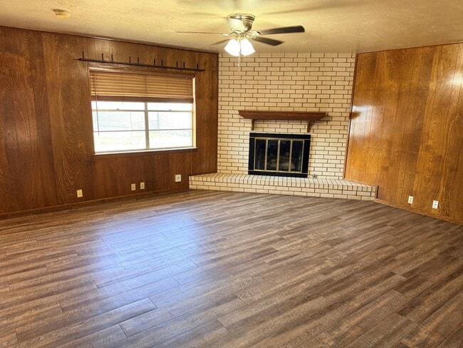 Building Photo - 4252 Candy Ln