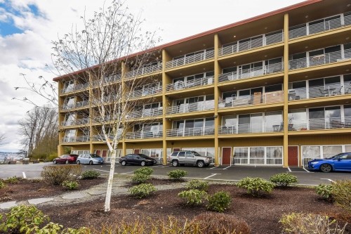 Primary Photo - Water's Edge Condominiums - 2 bedrooms