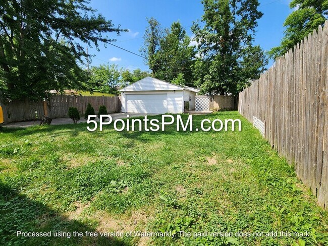 Building Photo - 21411 Raymond St