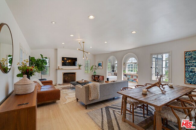 Building Photo - 6402 Ivarene Ave