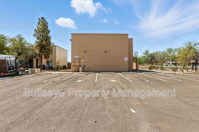 Building Photo - 2701 E Beck Ln