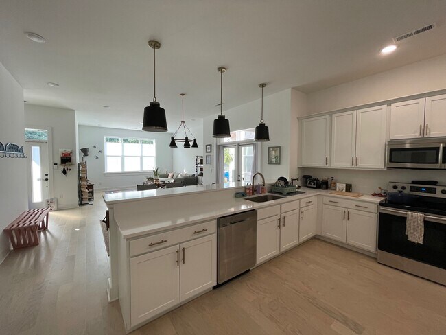 Foto del edificio - 1348 Slayton St