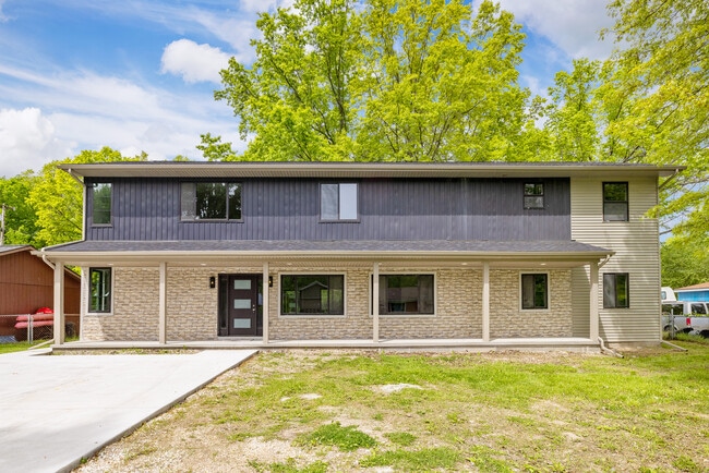 Building Photo - 7598 Lake Park Rd