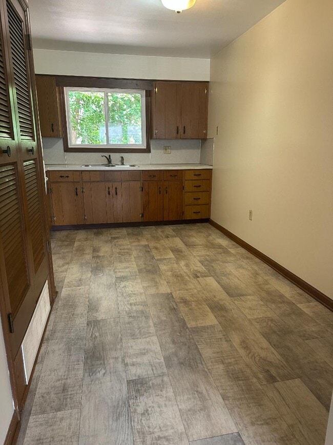 Building Photo - 855 Butternut Dr