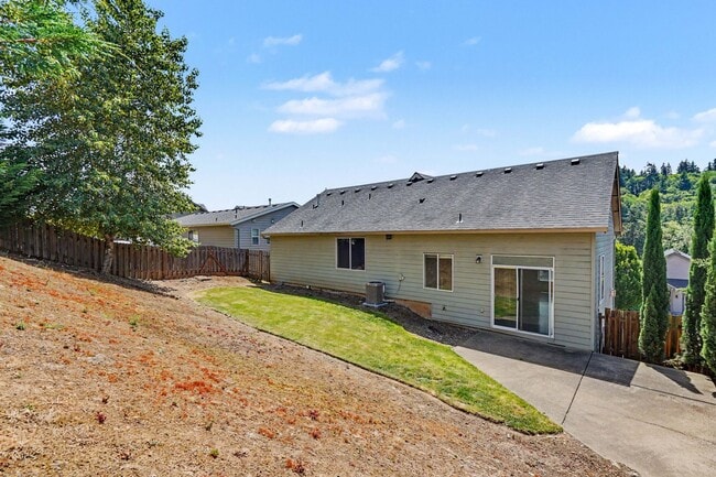 Building Photo - 3 bed, 2 bath home in West Salem's Brush College neighborhood