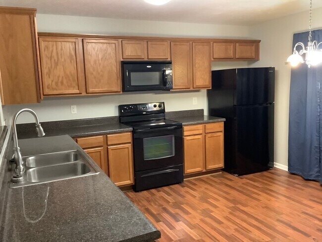 Foto del edificio - Beautiful 2 bedroom 2 1/2 bath Townhome