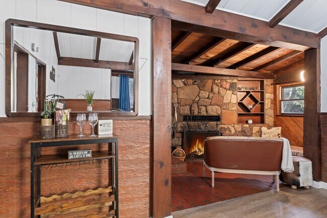 Foto del edificio - 407 S Dart Canyon Rd