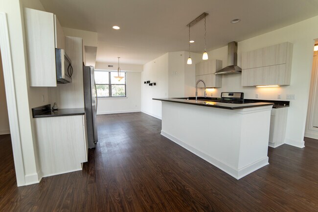 Building Photo - 1250 Diamond Ct