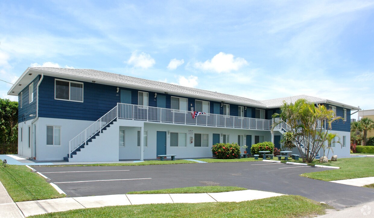 Primary Photo - Sea Shell Apartments