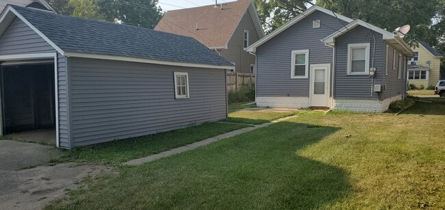 Building Photo - 949 Kern St