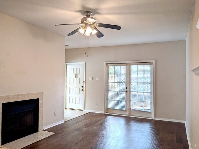 Building Photo - 2121 El Paseo St