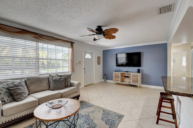 Foto del edificio - 727 SW 25th Ave