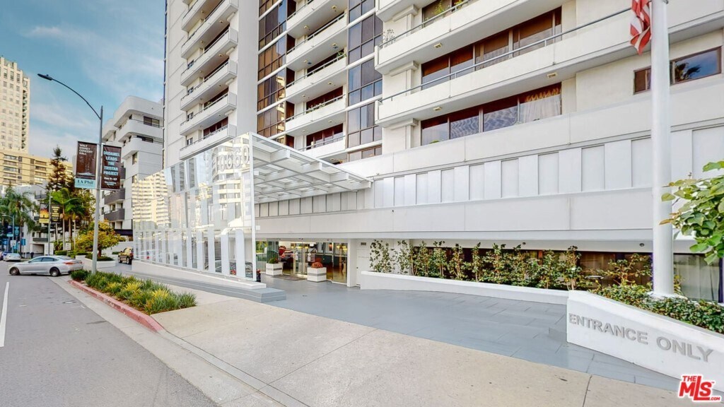 Foto principal - 10660 WILSHIRE Blvd