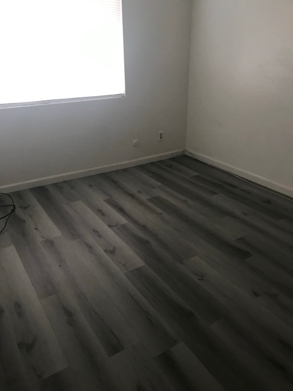 Foto del edificio - 16395 Village Dr