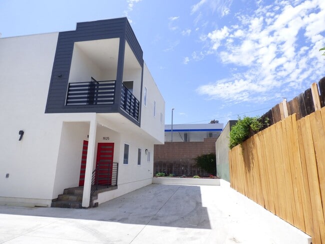 Foto del edificio - 1923 Holly Dr