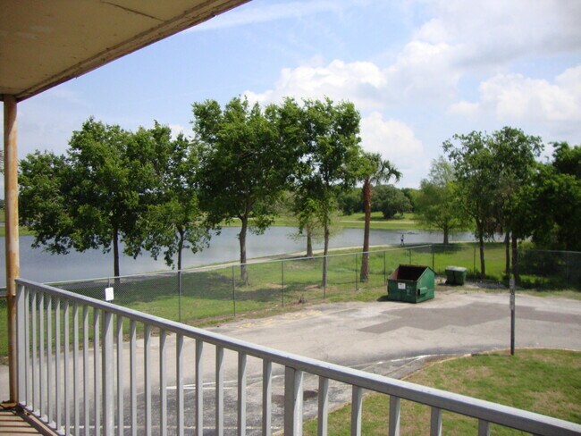 Building Photo - 800 N Fiske Blvd