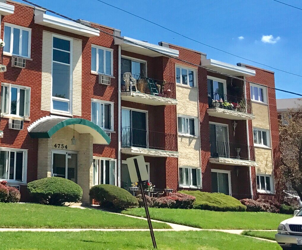 Foto principal - 4754 W 101st St