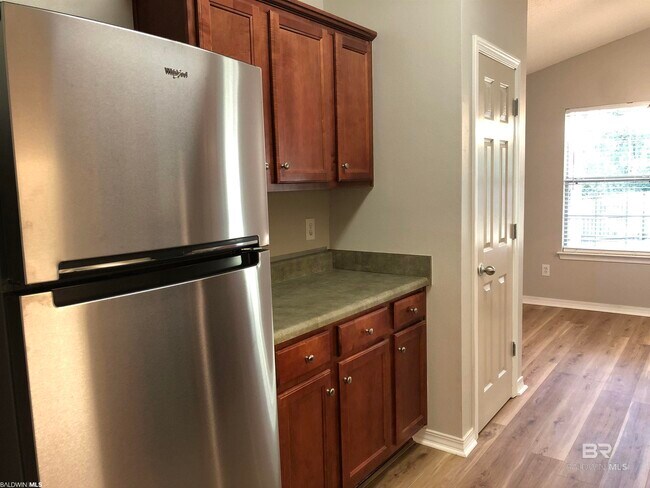 Foto del edificio - 9839 Hollowbrook Ave