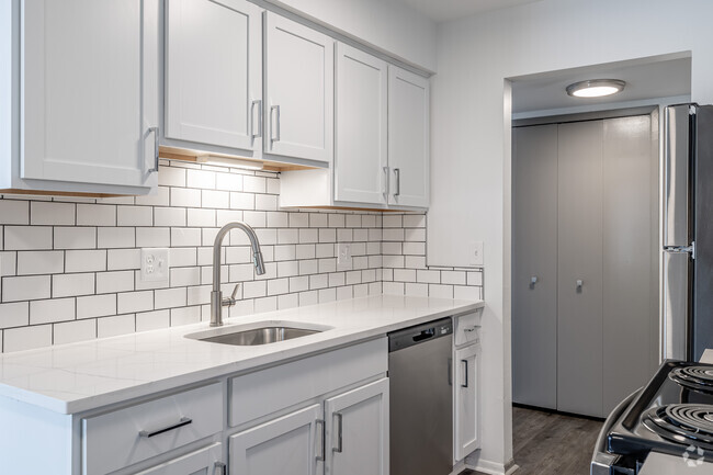 1BD, 1BA - 925SF - Kitchen - The BEDFORD