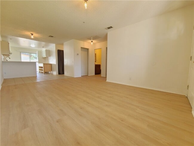 Building Photo - 12694 Valley View St