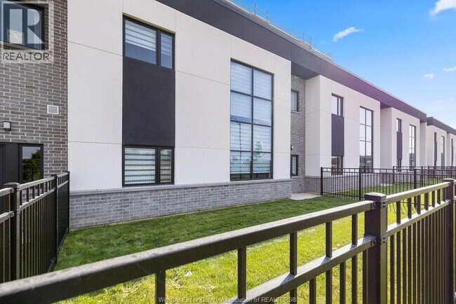 Photo du bâtiment - 4400 Laurier Pkwy