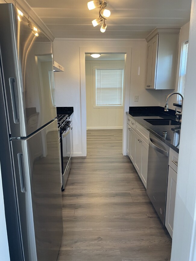 Photo - Charming and cozy 2 bedroom home in prime location of Walnut Creek!