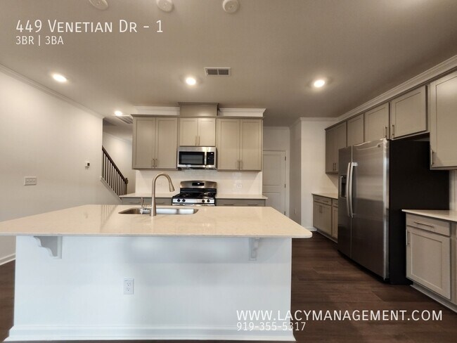 Building Photo - 449 Venetian Dr