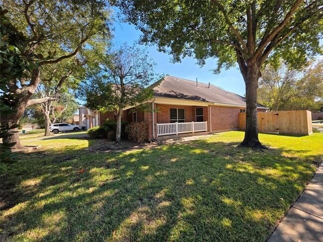 Building Photo - 21219 Willow Glade Dr