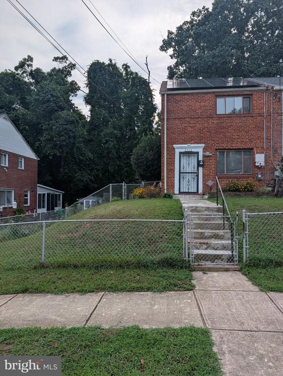 Building Photo - 2323 Gaylord Dr