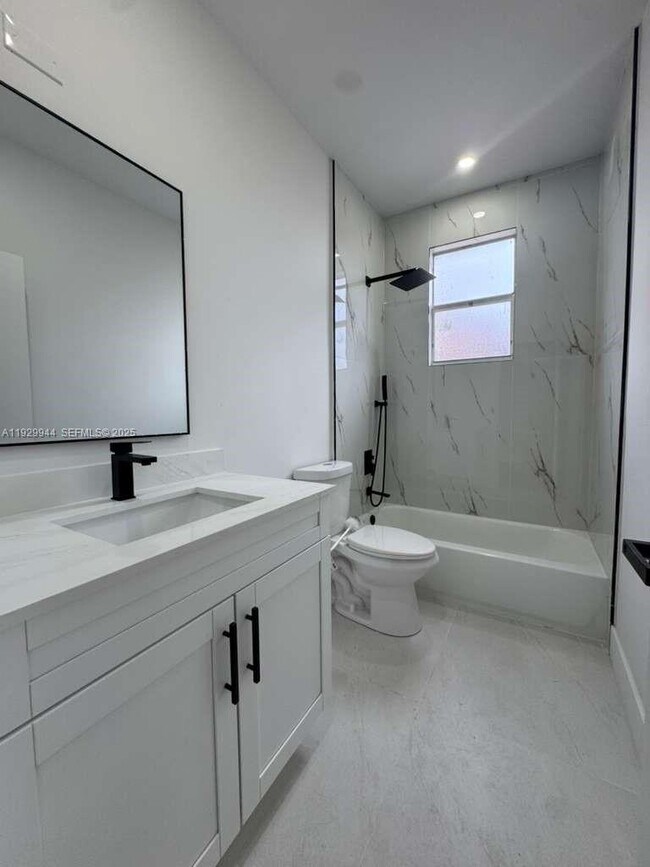 Foto del edificio - 2425 SW 6th St